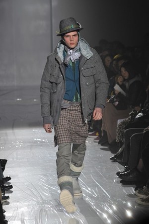 ホワイト マウンテニアリング(White Mountaineering)、2010-2011年秋冬 