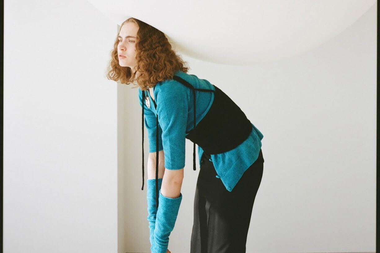 フィーニー 2022-23年秋冬コレクション、“つみき”を重ねるように楽しむレイヤードスタイル