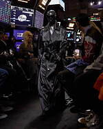 バレンシアガ 23年春コレクション - シンプルな中に生まれる大胆さ｜写真11