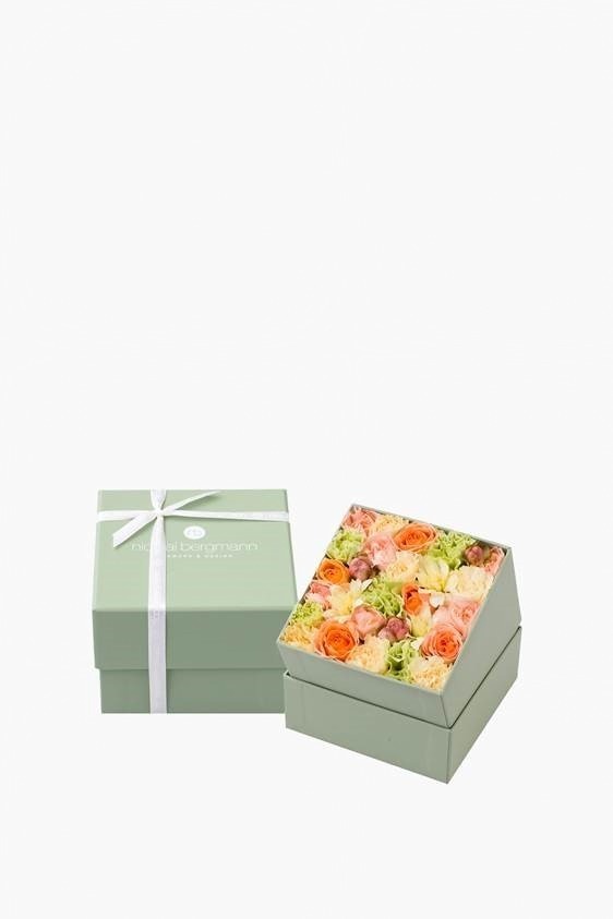 「サマー限定フレッシュフラワーボックス」
S(11×11×H9cm) 4,620円 / M(15×15×H9cm) 8,250円