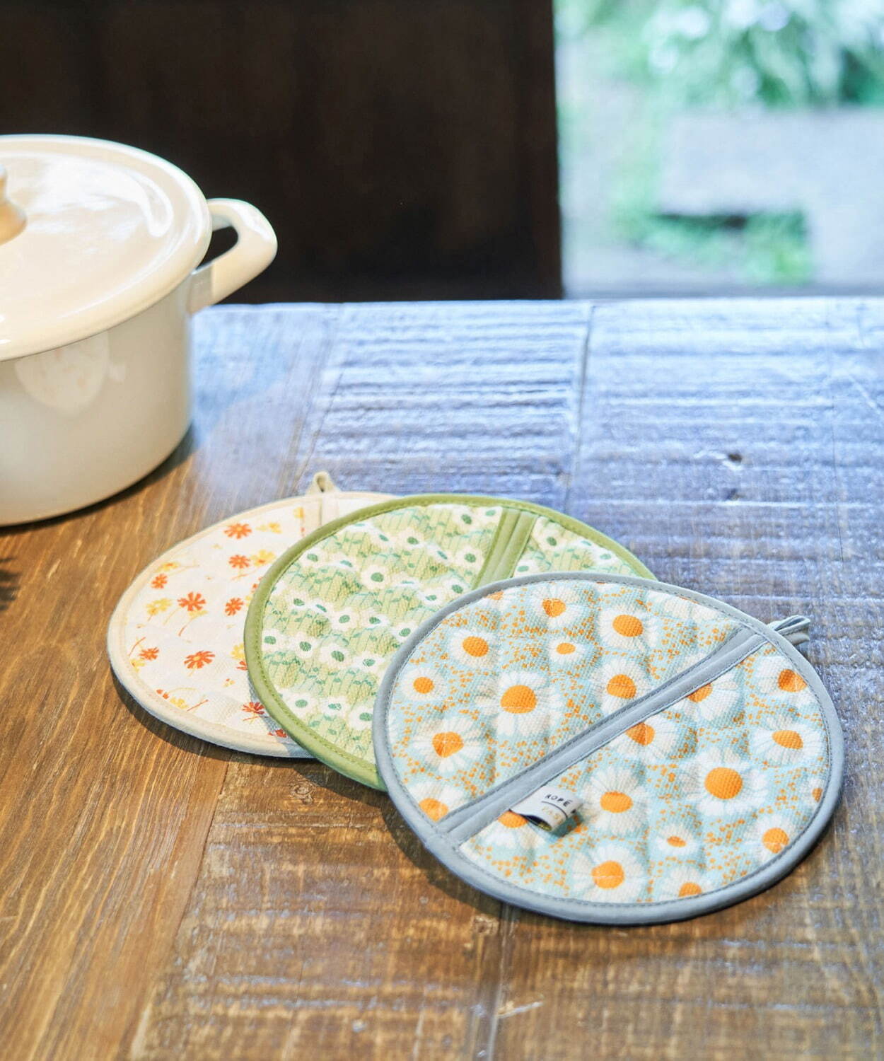 ロペピクニック×アデリアレトロから“レトロ食器”柄のワンピースやセットアップ、ドッグウェアも｜写真8