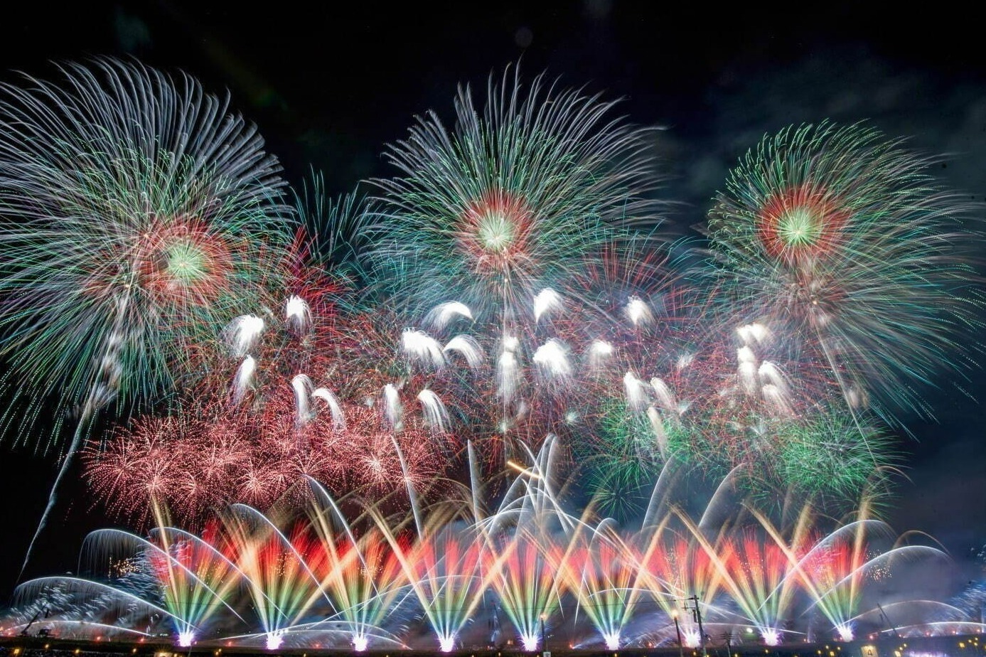 全国の花火大会＜2022年夏＞東京都内＆日本三大花火大会など、開催日・チケット情報・打ち上げ場所も