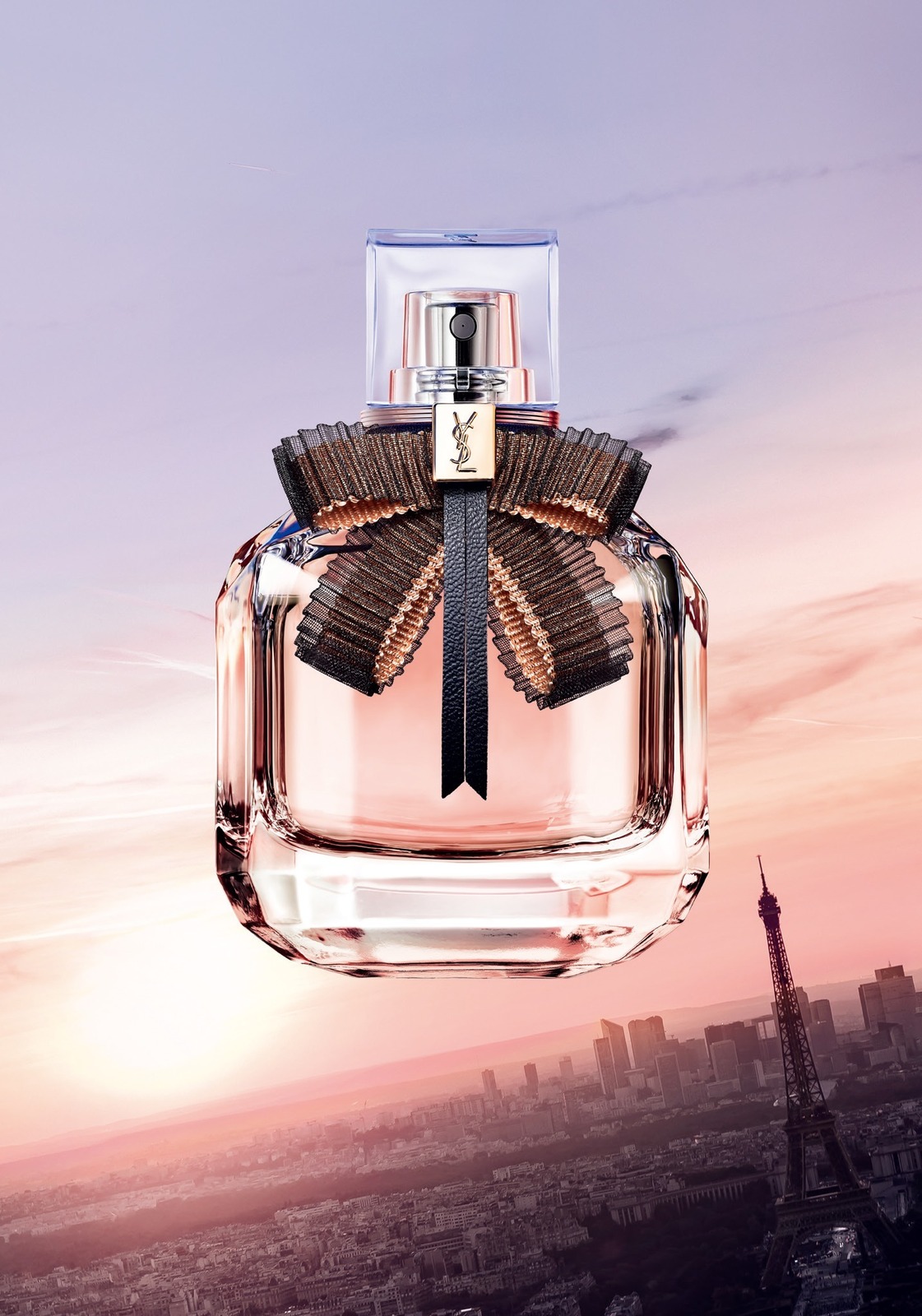 イヴ・サンローラン2022年夏フレグランス「モン パリ」に“透明感あふれる”フローラルシプレーの香り ファッションプレス