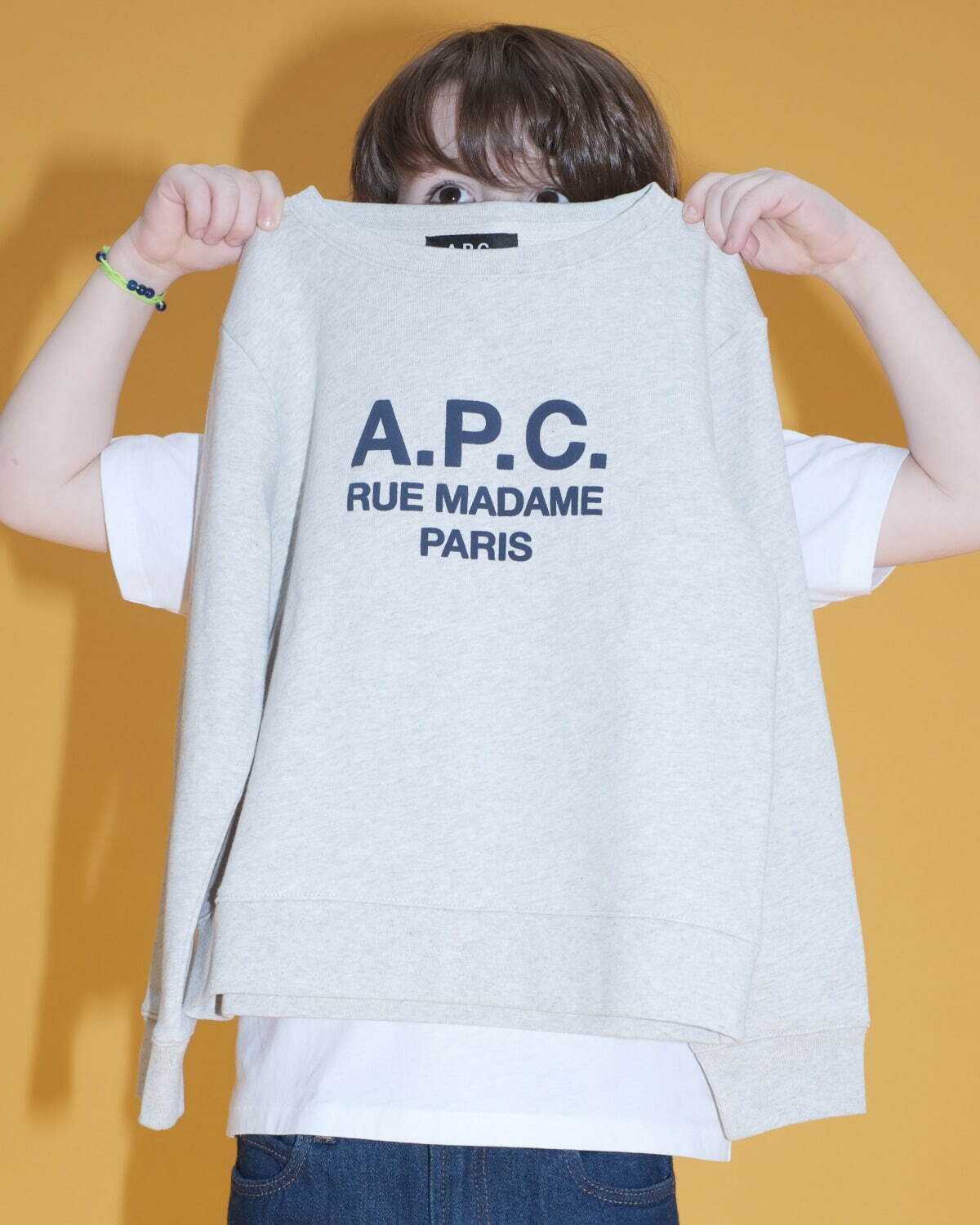 A.P.C.のキッズウェア新作“ルービックキューブ風”カラフルロゴのTシャツ＆スウェット｜写真4