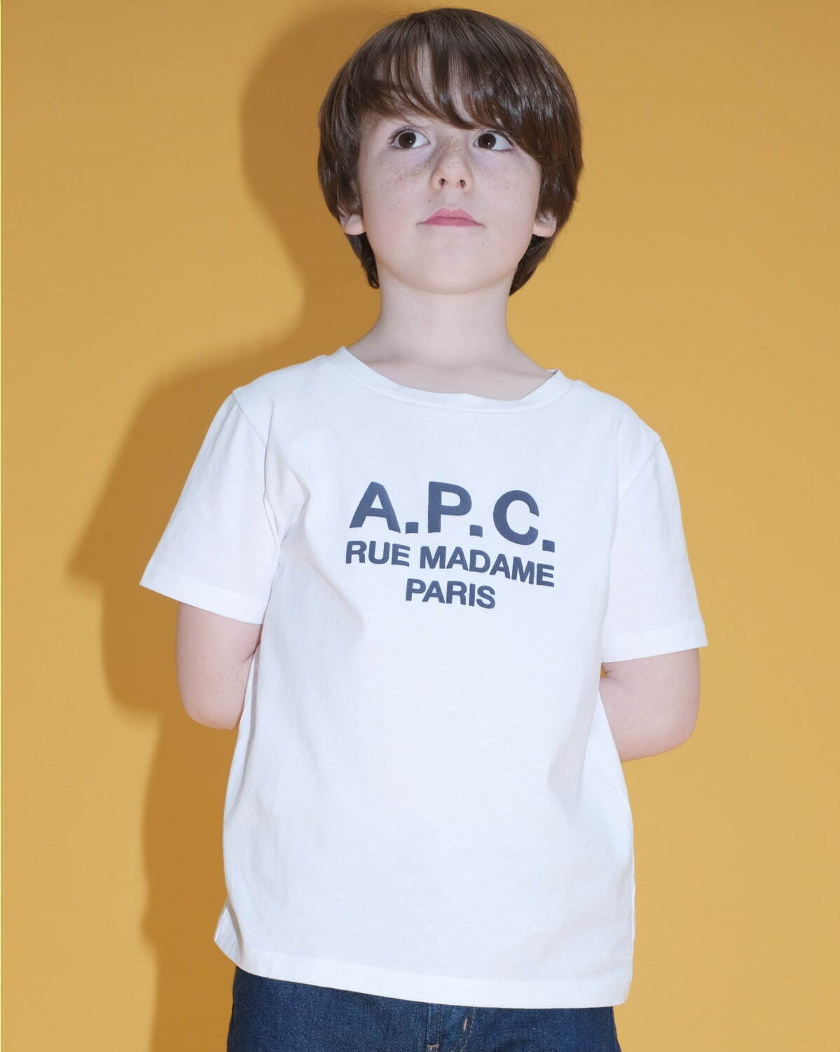 A.P.C.のキッズウェア新作“ルービックキューブ風”カラフルロゴのTシャツ＆スウェット｜写真3