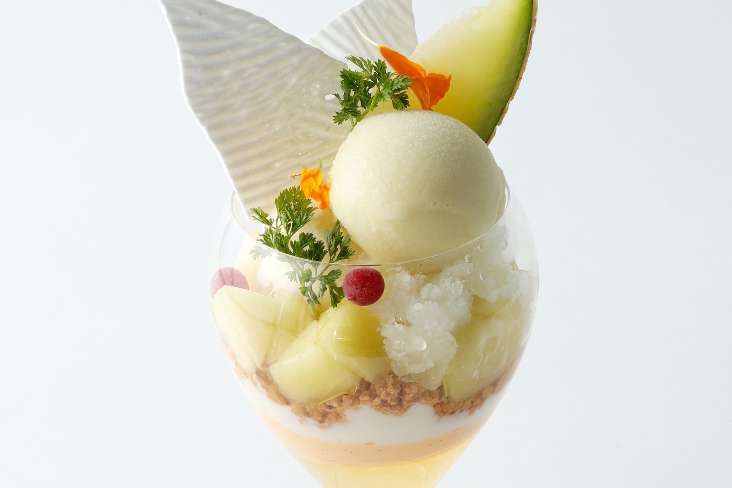 パフェ｜エンポリオ アルマーニ カフェ限定メロンパフェ、アーモンドミルクやマスカットワインの香り