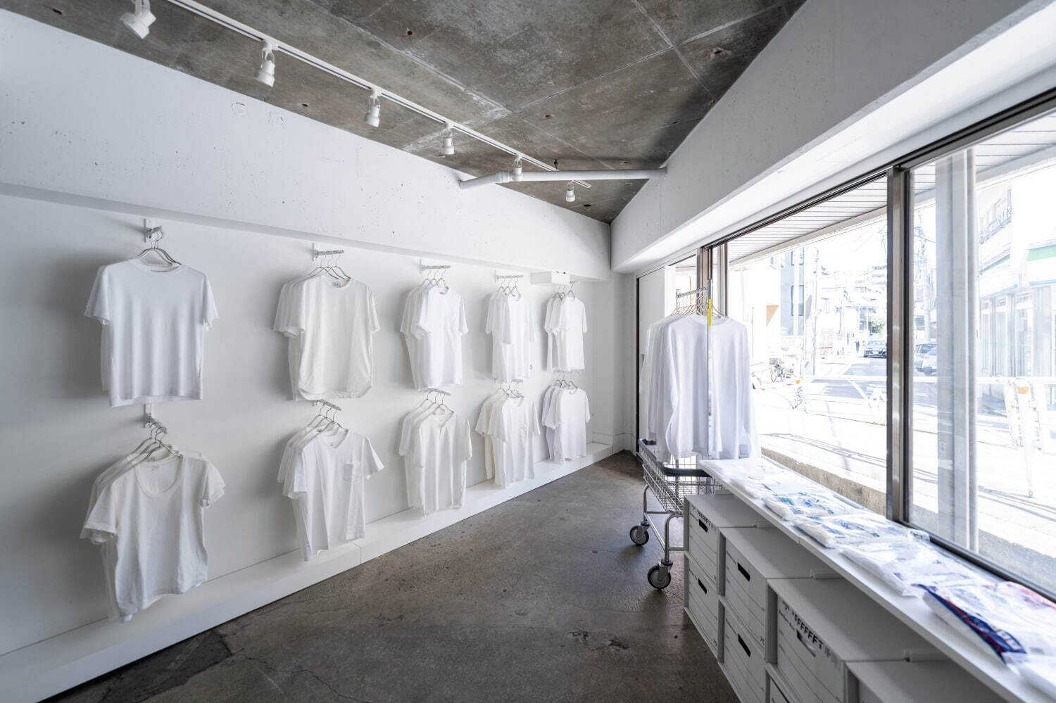 白無地Tシャツ専門店「シロティ」×洗剤ブランド「オキシクリーン」“白を極めた”限定パックTシャツ｜写真16