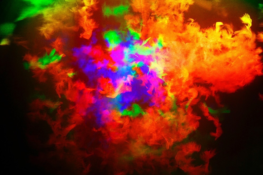 芸術家｜石井勢津子の回顧展が北九州市立美術館で -「ホログラフィ・アート」芸術と科学の融合による空間を紹介