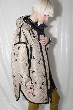 カミシマチナミ イエロー(KAMISHIMA CHINAMI YELLOW) 2022-23年秋冬ウィメンズコレクション  - 写真1