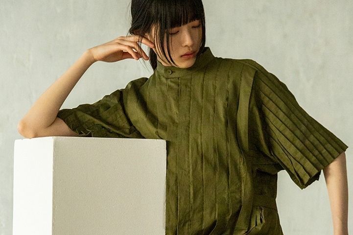 HaaT新作ウェア、涼しげ“凸凹”ニットトップス＆全面にタックを施したワンピースなど