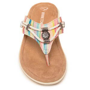 ミネトンカ人気レディーストングサンダルに新色、カラフルストライプやレオパード柄｜写真1