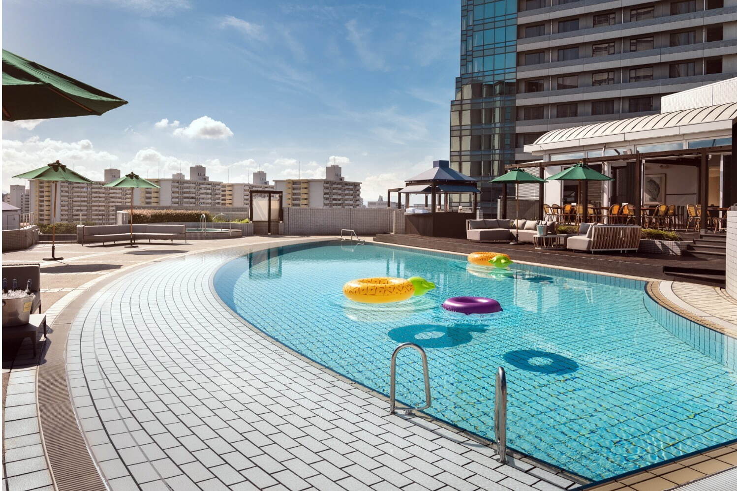 ハイアット リージェンシー 大阪の屋外プールがオープン、24時間営業のナイトプールも｜写真4
