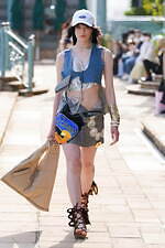 コトハヨコザワ 23年春夏コレクション - なんでもないくせに、盛大なお祝いを｜写真1