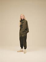 アトウ 2022年秋冬コレクション - 安らぎはオリーブ色に薫る｜写真16