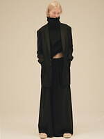 アトウ 2022年秋冬コレクション - 安らぎはオリーブ色に薫る｜写真22