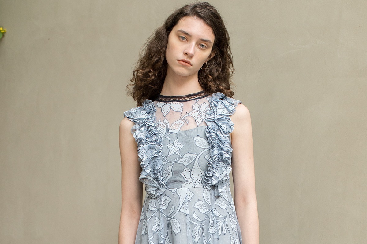 スナイデル“レディな夏ドレス”、ボタニカル模様のレースワンピやレース襟のクラシカルドレス