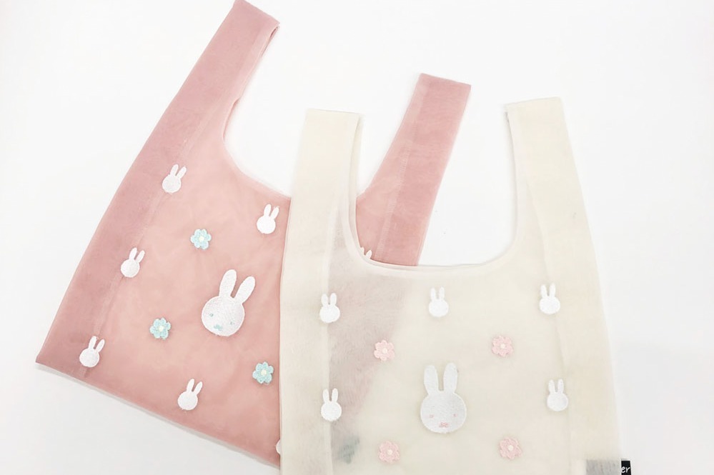 オーガンジー｜フラワーミッフィーの夏の新作、ミッフィーの刺繍入り"透け感”バッグ＆マーガレットデザインのポーチ