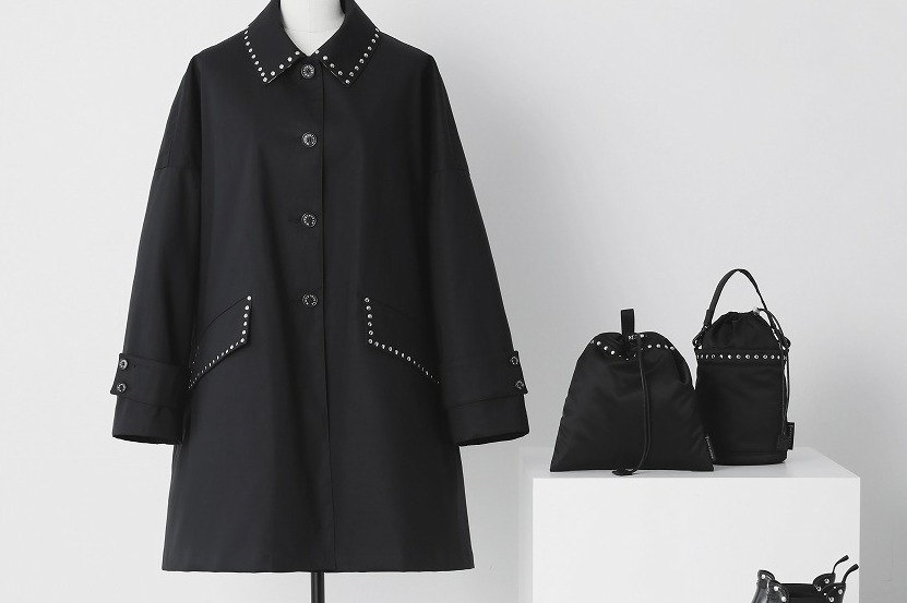 マッキントッシュ新作アイテム、“シルバースタッズ ”配したステンカラーコート＆レインブーツなど