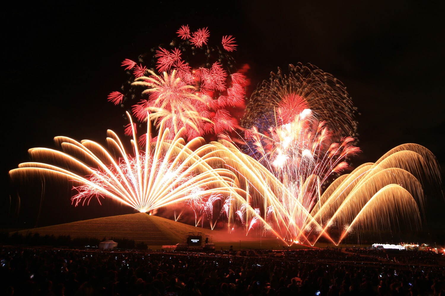 「東北未来芸術花火2022」音楽とシンクロした芸術花火、宮城・鳥の海公園で開催｜写真12