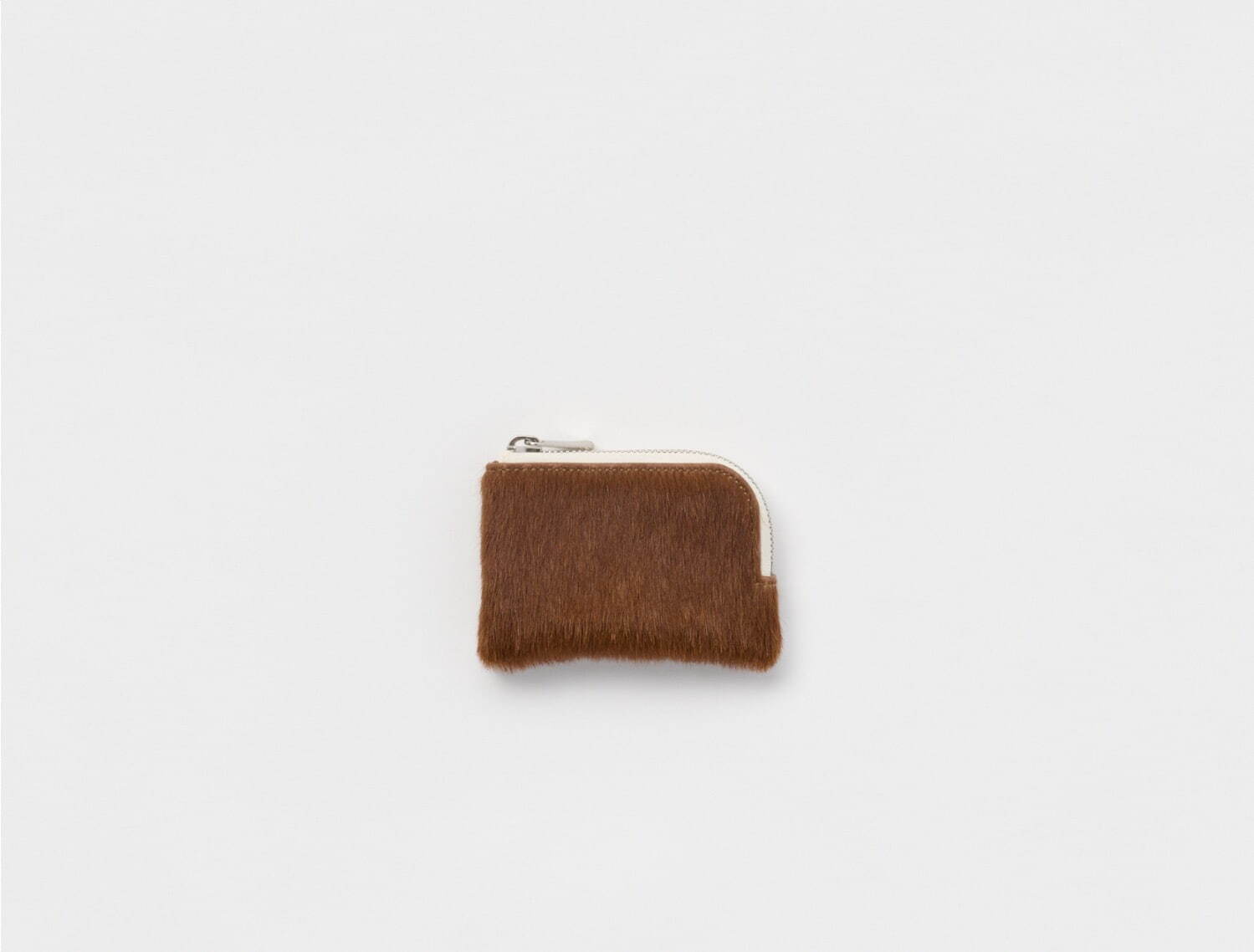 エンダースキーマの22夏秋新作、鮮やかなヘアレザーを使った財布やリサイクルフェルト×レザーのバッグ｜写真19