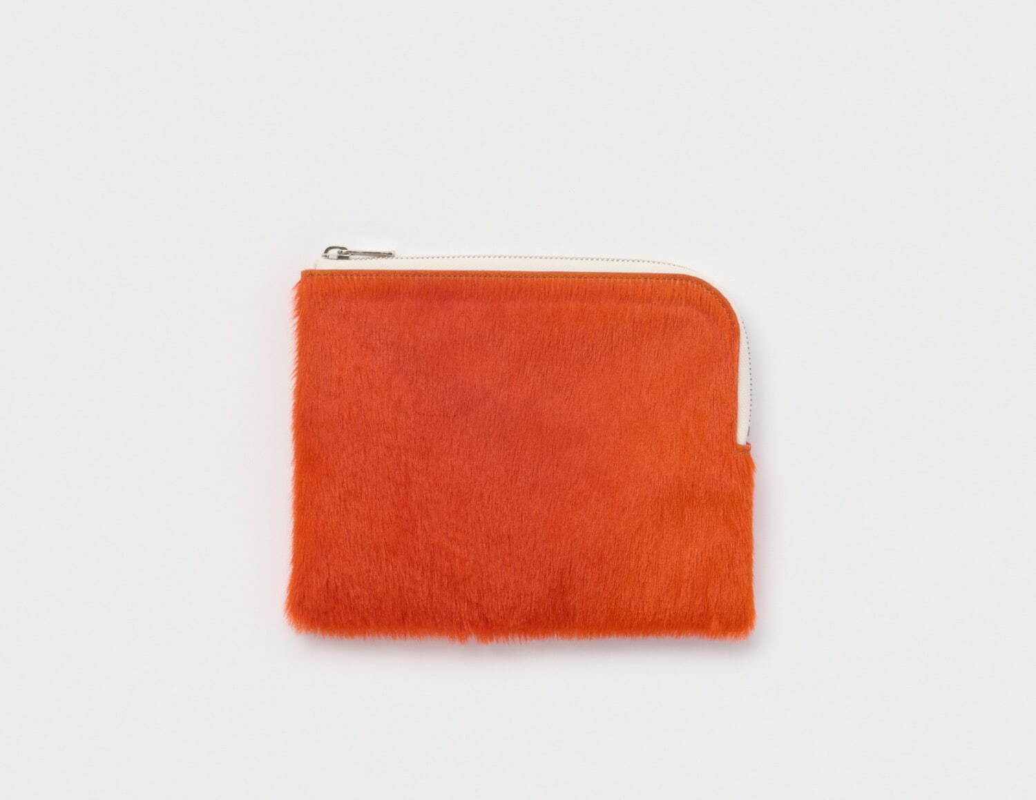エンダースキーマの22夏秋新作、鮮やかなヘアレザーを使った財布やリサイクルフェルト×レザーのバッグ｜写真23