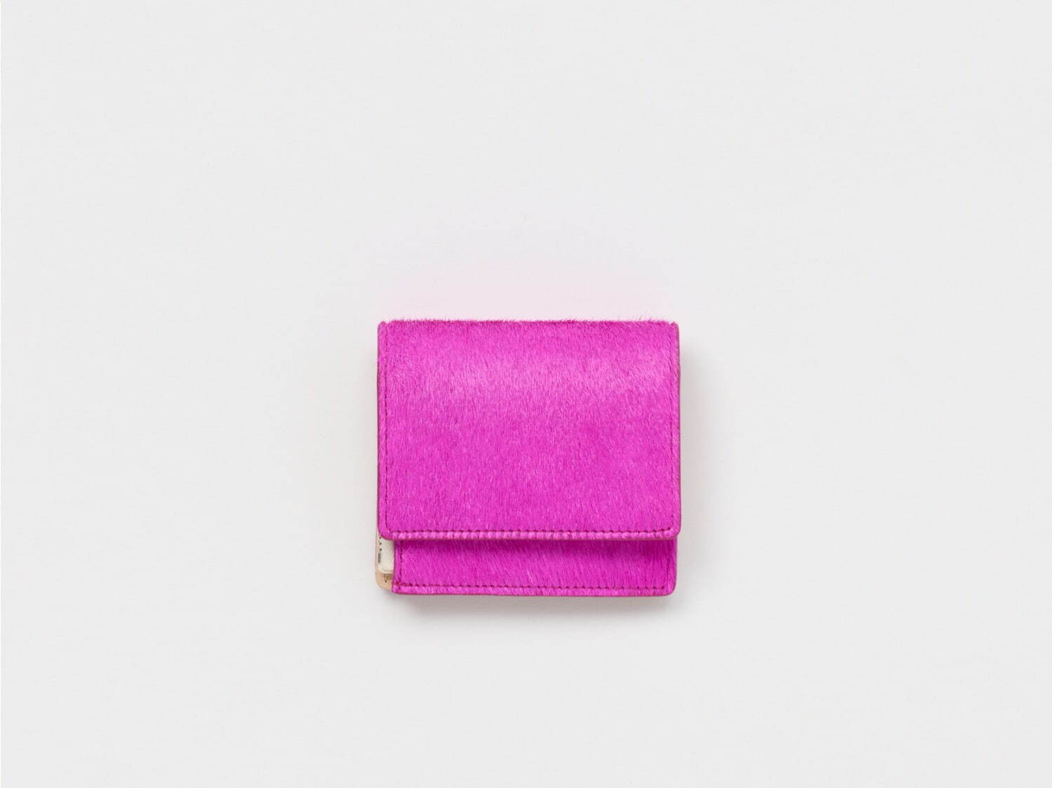 エンダースキーマの22夏秋新作、鮮やかなヘアレザーを使った財布やリサイクルフェルト×レザーのバッグ｜写真16