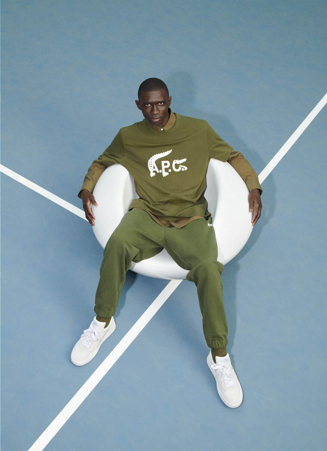 A.P.C. ×LACOSTE“A.P.C. ロゴをワニが囲う”コラボTシャツ＆トートバッグなど｜写真1