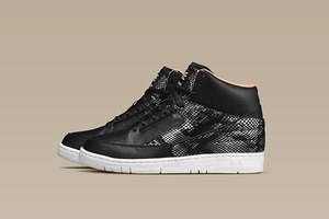 NIKE、26年ぶりに復活「ナイキ エア パイソン」の新色を発売 - レッド 