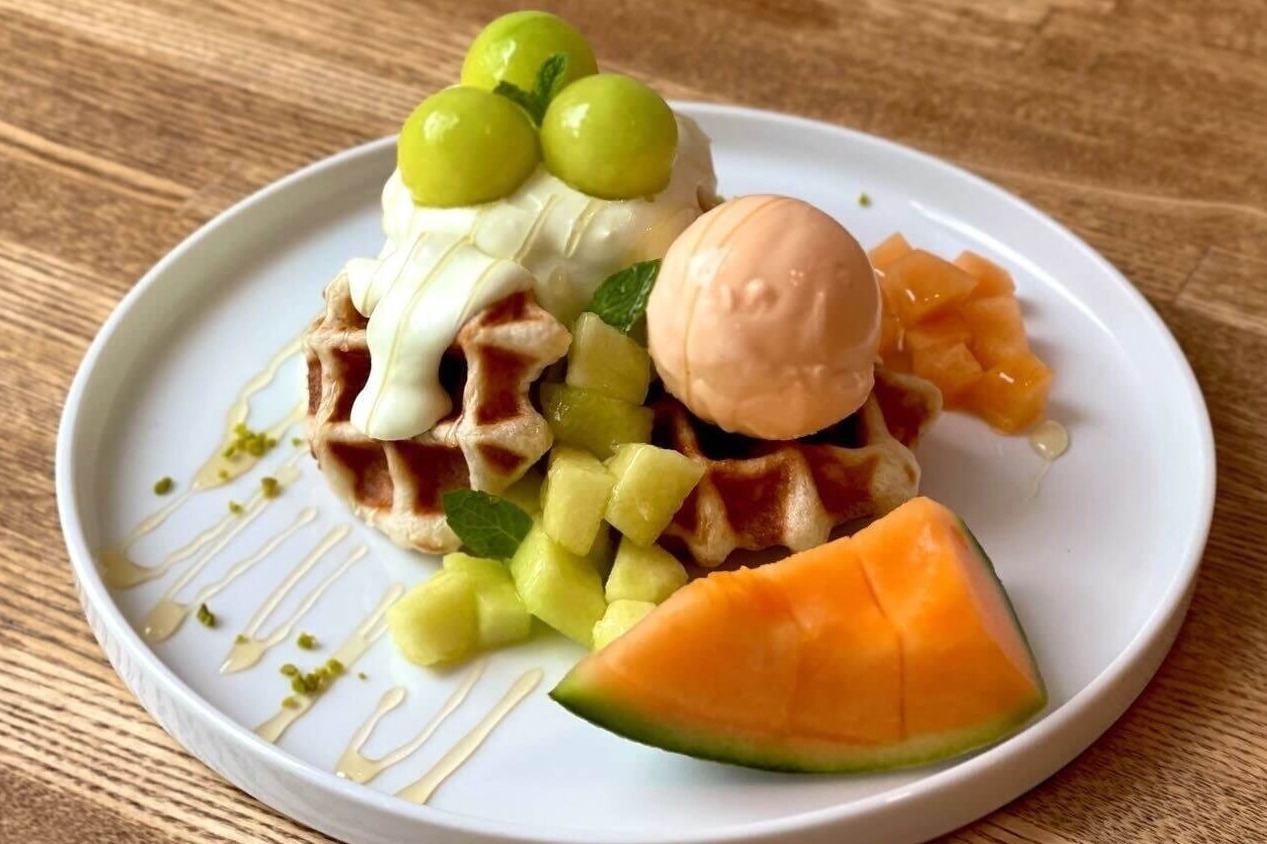 パンとエスプレッソと自由形やなんとかプレッソ”旬のメロンたっぷり”ムッフル＆メロン尽くしパフェ