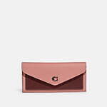 コーチの新作革小物、淡い“虹色”グラデーションの財布＆ミニチュアバッグのチャームなど｜写真7