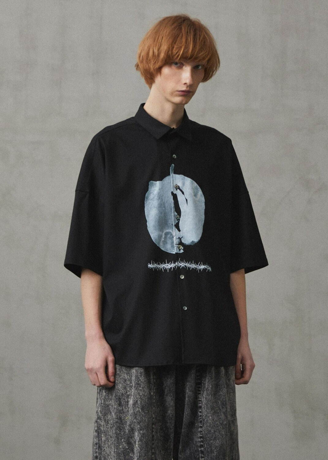 シャリーフ新作“アップル＆ワイヤー”グラフィックのTシャツ 