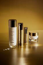 シスレー22年秋コスメ“濃密保湿＆ツヤ肌導く”新ローション、最高峰ナイトケアシリーズから誕生｜写真2