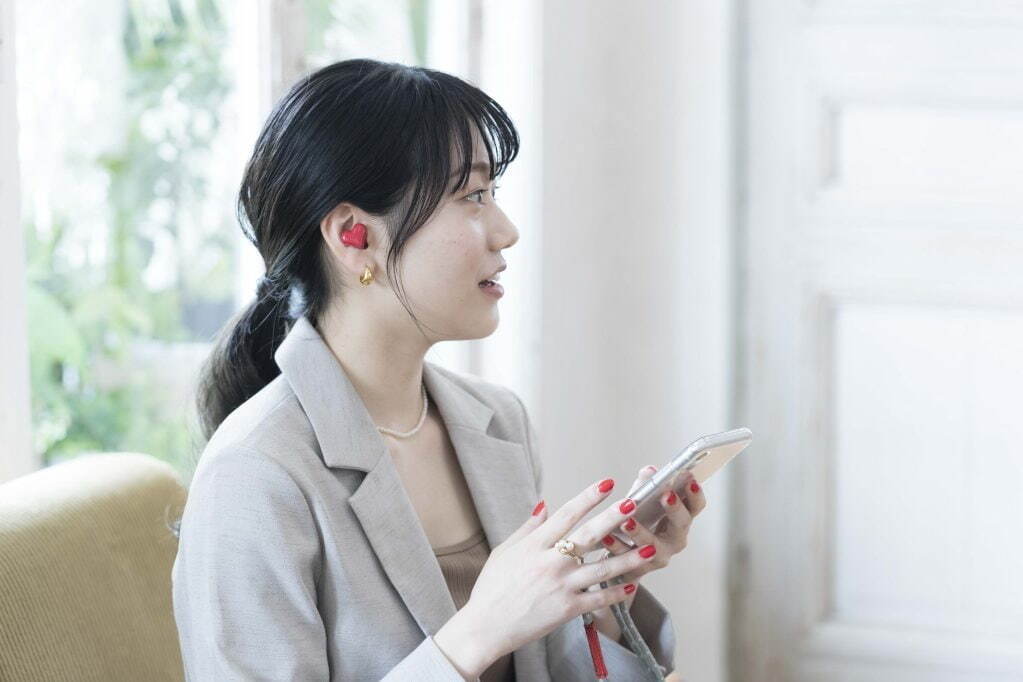 ぷっくりハート型”の完全ワイヤレスイヤホン「HeartBuds」ソフトバンク