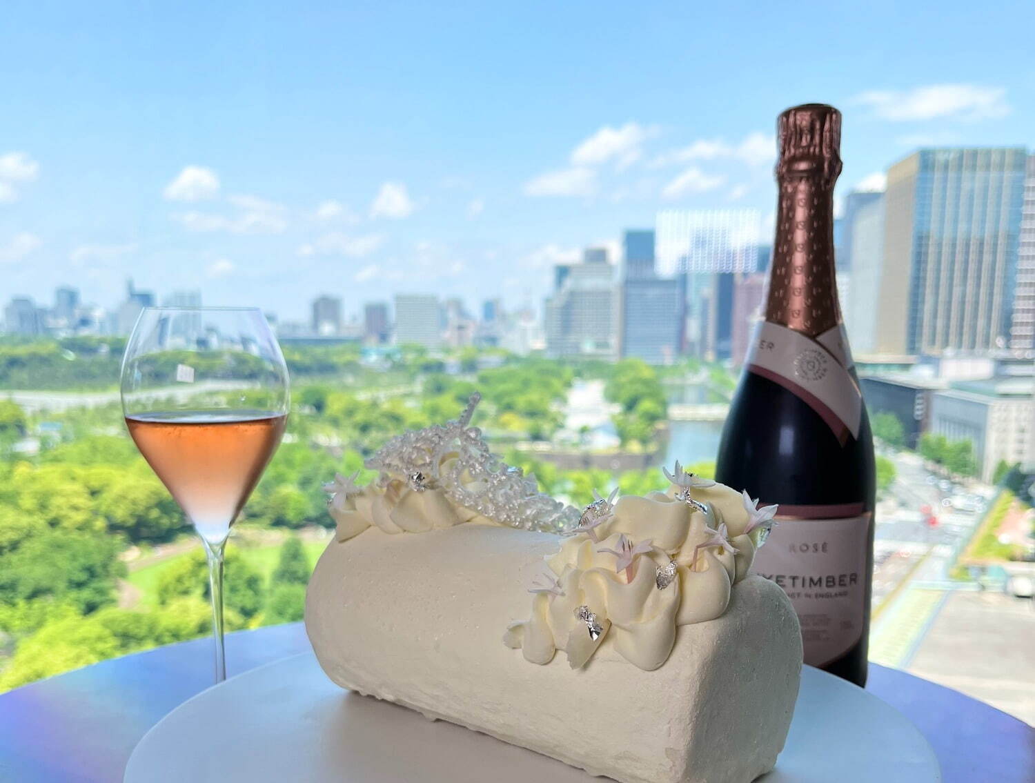 帝国ホテル 東京、英国エリザベス女王の即位70周年記念ケーキ「45°」王室の象徴ティアラをモチーフに｜写真4