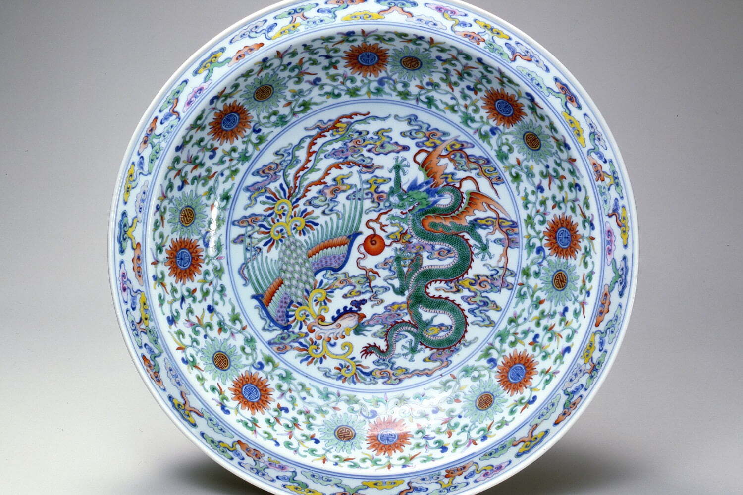 芸術家｜松岡美術館のコレクション展 - 龍や鳳凰などの霊獣に着目して中国陶磁を展示