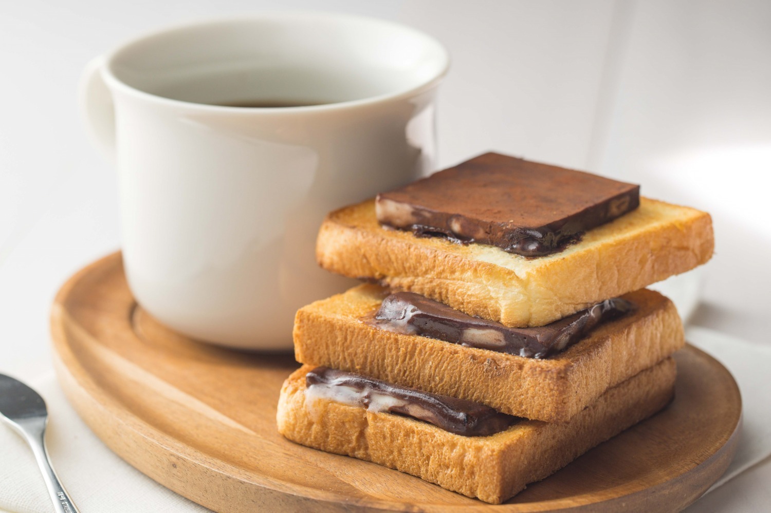 トースト｜シルスマリア「生チョコバター」熱々トーストにのせるとじゅわっとろける“新感覚”濃厚チョコ