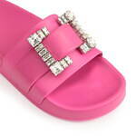 セルジオ ロッシ“夏色”シューズ、キラキラクリスタルのトングサンダルやバックル付きスライドサンダル｜写真17