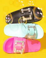 セルジオ ロッシ“夏色”シューズ、キラキラクリスタルのトングサンダルやバックル付きスライドサンダル｜写真8