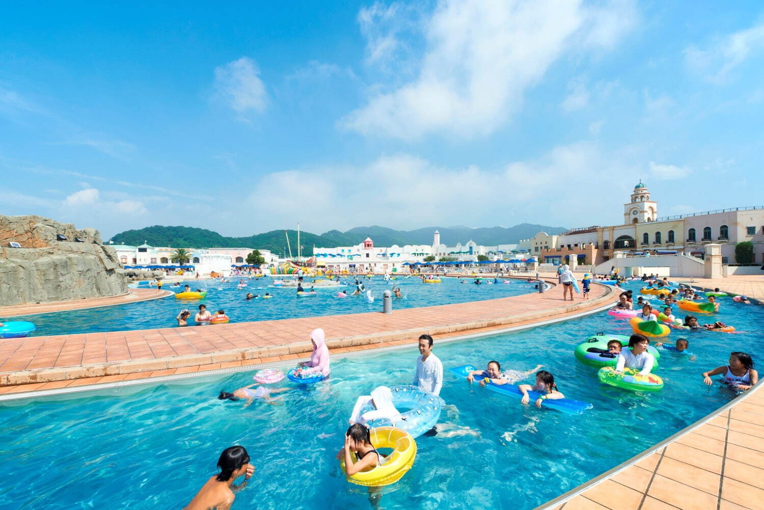 愛知ラグーナテンボス”日本最大級の波が出る”「ラグナシア プール」オープン、幻想的なナイトプールも｜写真1