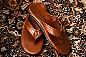 アイランドスリッパのレショップ別注レザーサンダル、経年変化により増していく高級感