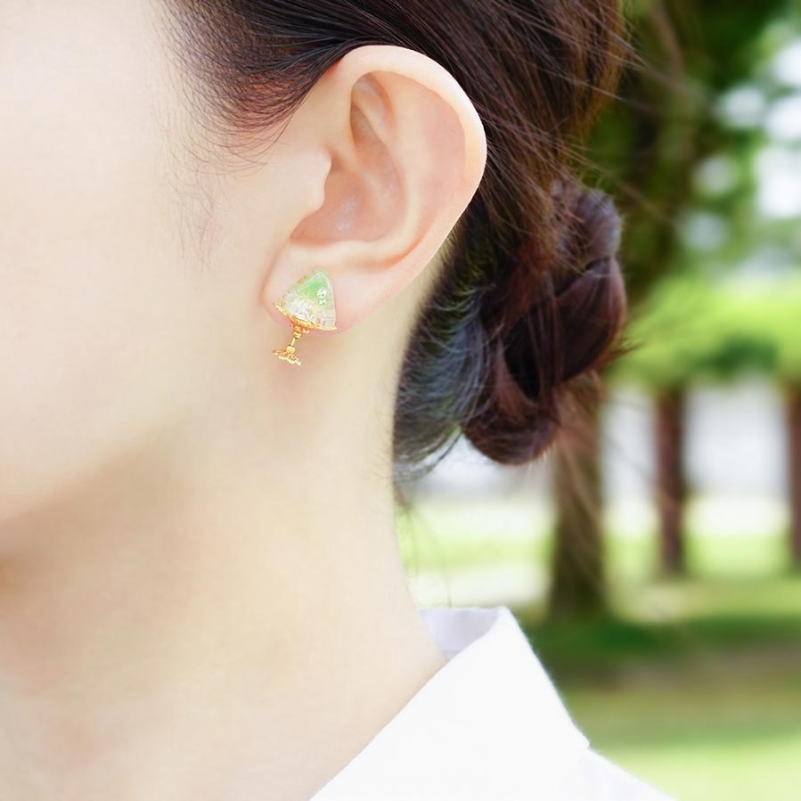 京都発“ピアスのようなイヤリング”「ぴあり」かき氷モチーフの涼し気ガラスジュエリー ファッションプレス