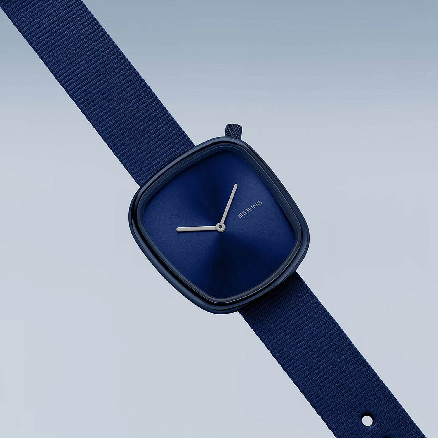 ベーリング“砂浜の小石”着想の腕時計に新作、海をイメージしたオーシャンブルーorアイスブルー｜写真22