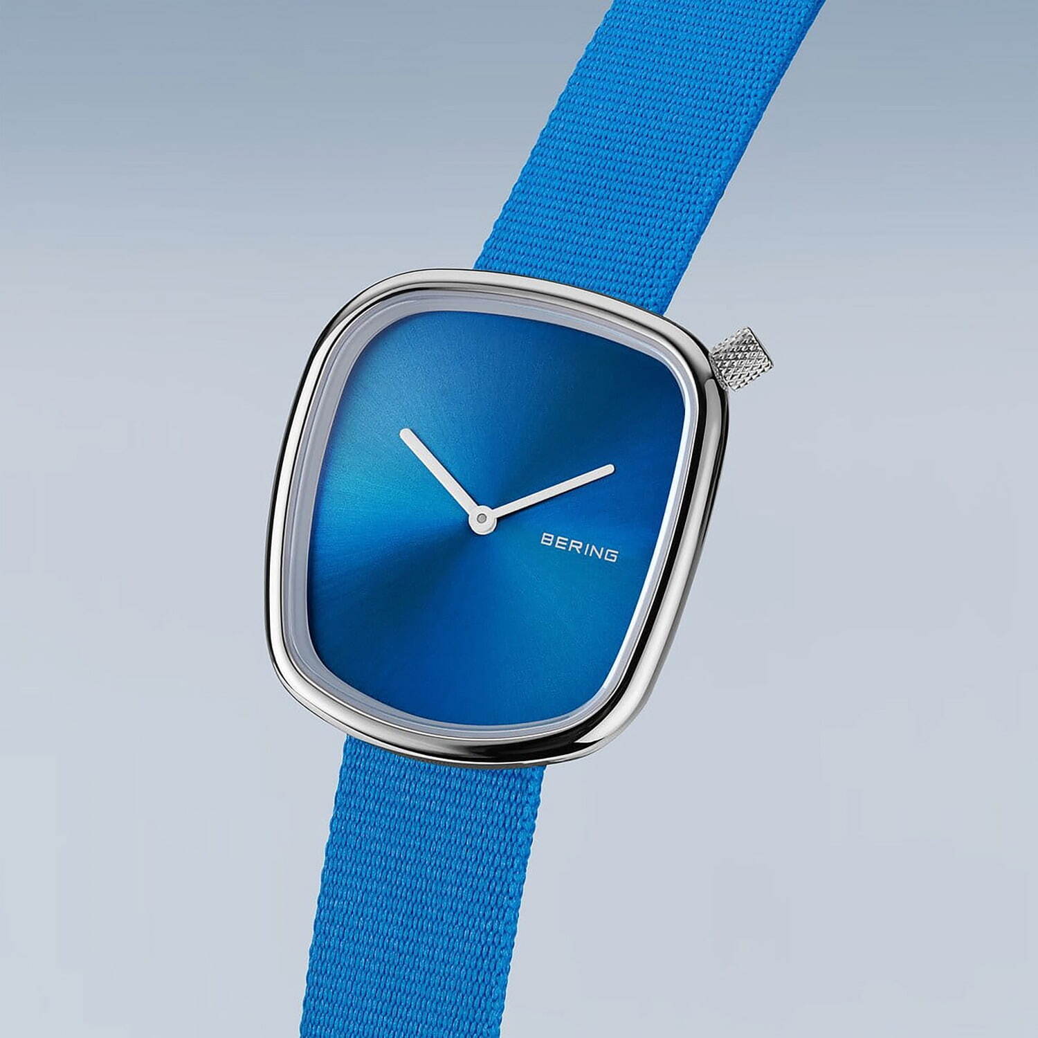 ベーリング“砂浜の小石”着想の腕時計に新作、海をイメージしたオーシャンブルーorアイスブルー｜写真19