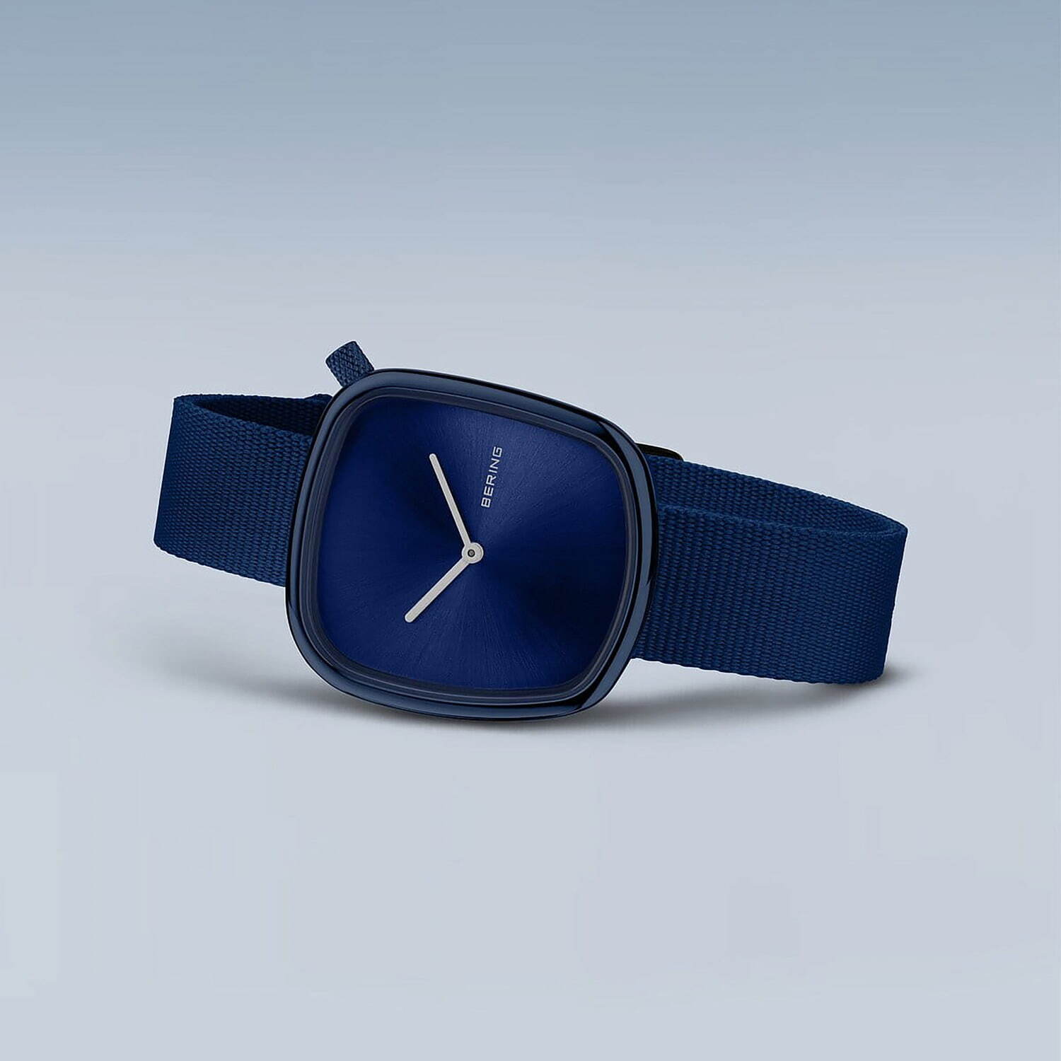 ベーリング“砂浜の小石”着想の腕時計に新作、海をイメージしたオーシャンブルーorアイスブルー｜写真23