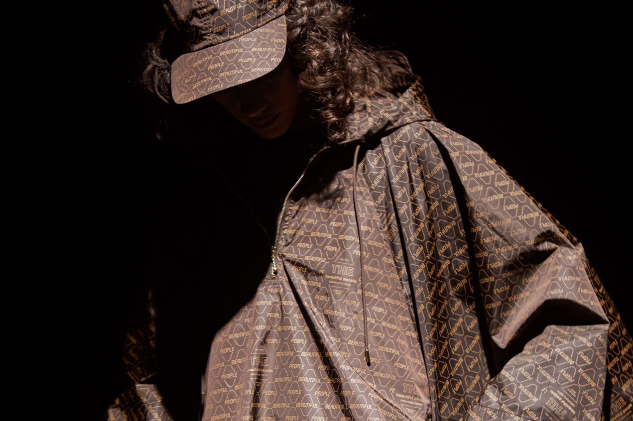 雨傘｜ビューティフルピープル”チーズのロゴ”着想のモノグラム柄レイングッズ、ポンチョ＆折り畳み傘