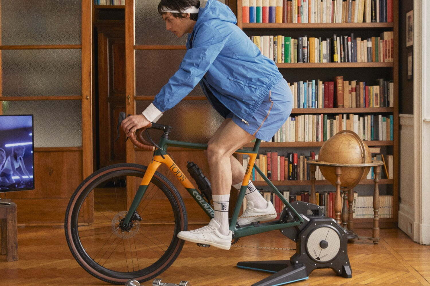 自転車｜「トッズ T バイク」コルナゴ×トッズの高性能自転車、レザー胸ポケット付きウインドブレーカーも