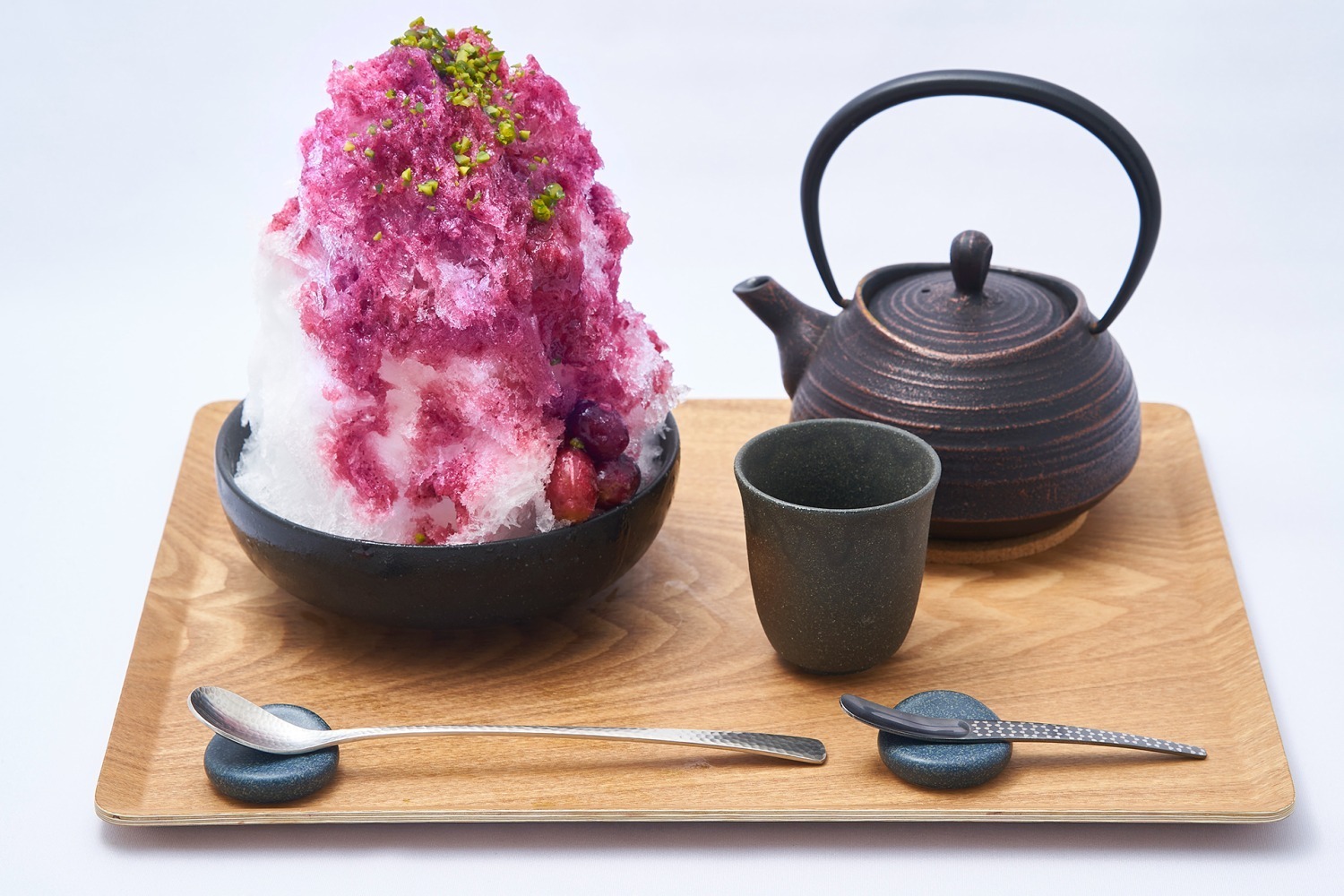 船橋屋「くず餅乳酸菌入りかき氷」“藤の花”モチーフのぶどう味や