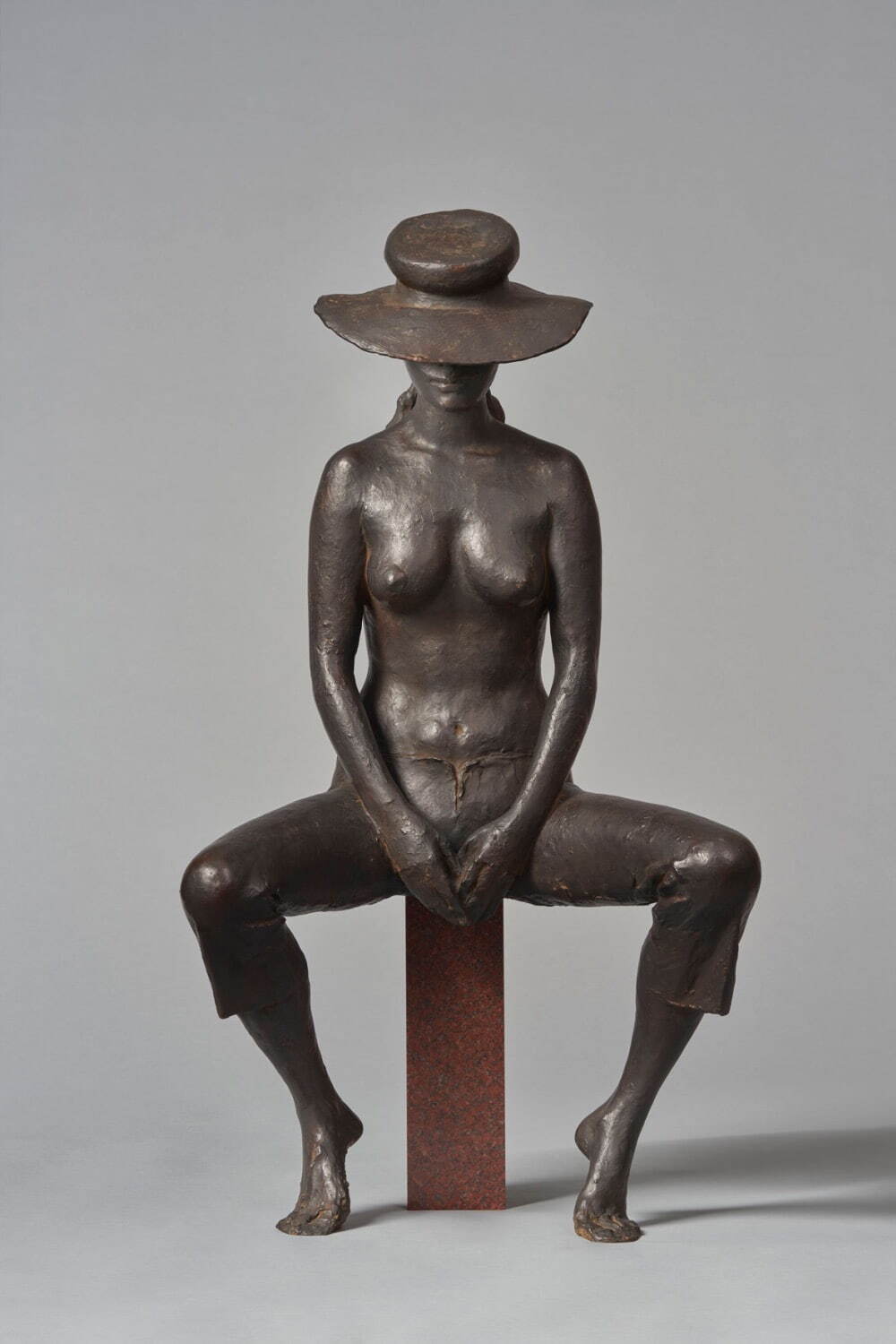 佐藤忠良《帽子・夏》1972年 ブロンズ 宮城県美術館蔵 photo©佐々木香輔