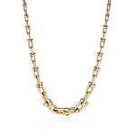 ティファニーのメンズおすすめジュエリー、上品なチェーンブレスレット＆“T”を連ねたリングなど｜写真2