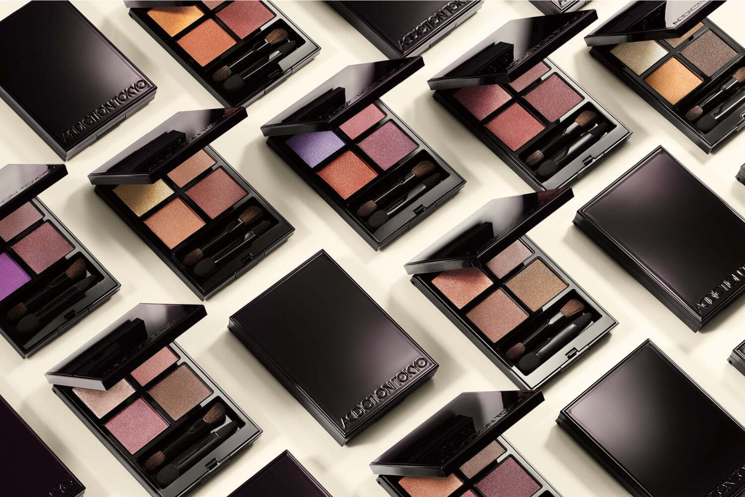 アディクション22年秋コスメ、"タイムレス”な全4色入り新アイシャドウパレット＆秋色リップ